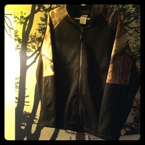 Men’s Black & Camo jacket by Yukon Gear  size L